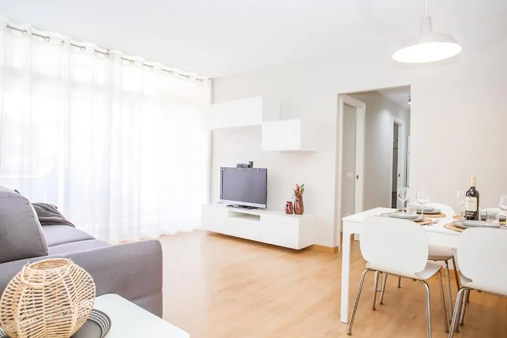 アパート Al46 - Apartamento Moderno Playa Fenals リョレート・デ・マル